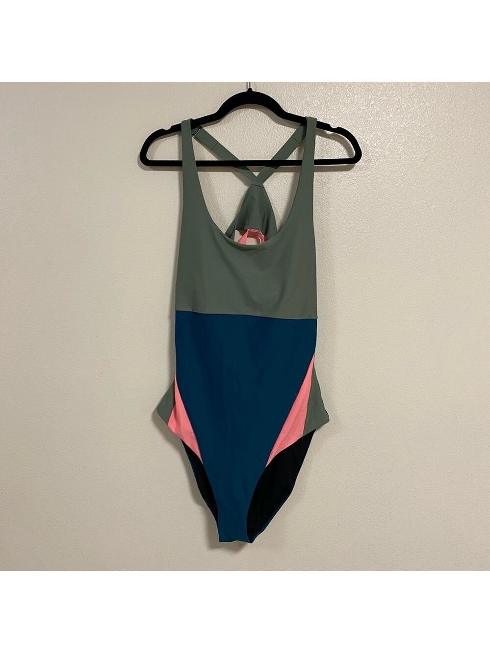 Title Nine Swimsuit Women’s Size XL Green Pink Blue Tideturn One Piece Swim Suit